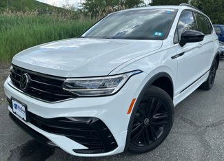 Used 2022 Volkswagen Tiguan SE R-Line image 1