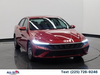 Used 2024 Hyundai Elantra SEL image 1