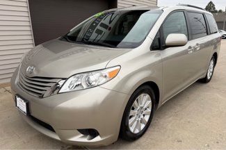 Used 2015 Toyota Sienna LE image 1