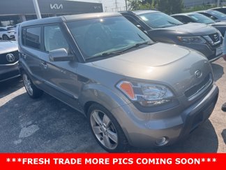 Used 2011 Kia Soul ! image 1
