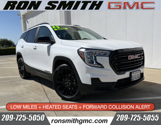 Used 2023 GMC Terrain SLE w/ Driver Convenience Package image 1