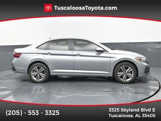 Used 2024 Volkswagen Jetta SE image 1