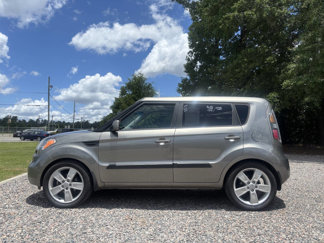 Used 2011 Kia Soul ! image 1