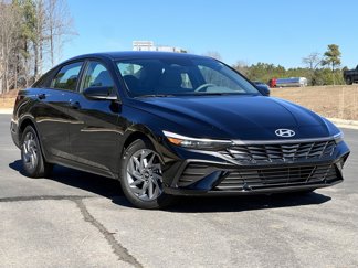 Used 2024 Hyundai Elantra SEL image 1