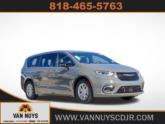 New 2025 Chrysler Pacifica Select image 1