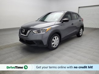 Used 2020 Nissan Kicks S image 1