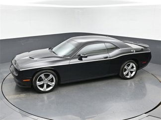Used 2017 Dodge Challenger SXT image 1
