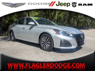 Used 2023 Nissan Altima 2.5 SV image 1