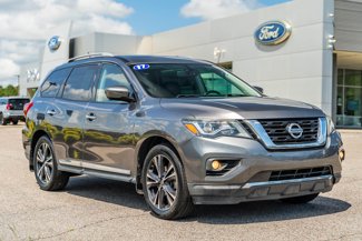 Used 2017 Nissan Pathfinder Platinum image 1