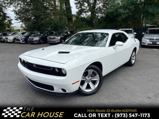 Used 2015 Dodge Challenger SXT image 1