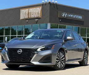 Used 2023 Nissan Altima 2.5 SV image 1