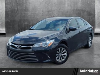 Used 2015 Toyota Camry LE image 1