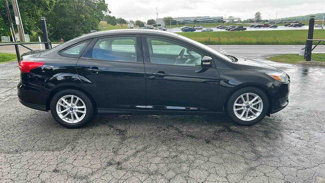 Used 2017 Ford Focus SE image 1