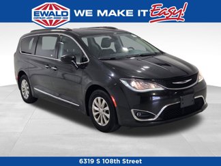 Used 2017 Chrysler Pacifica Touring-L image 1