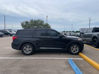 Used 2021 Ford Explorer XLT image 1