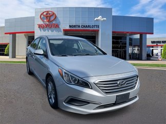 Used 2017 Hyundai Sonata SE image 1