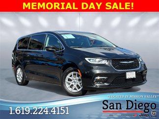 Certified 2023 Chrysler Pacifica Touring-L image 1