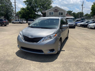 Used 2016 Toyota Sienna LE image 1