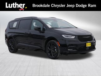 New 2025 Chrysler Pacifica Limited image 1