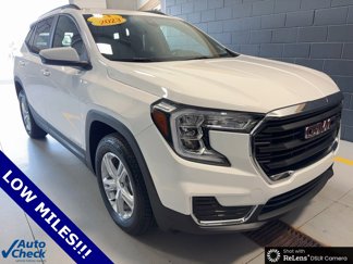 Used 2023 GMC Terrain SLE w/ Driver Convenience Package image 1