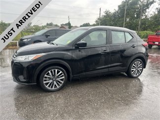 Used 2021 Nissan Kicks SV image 1