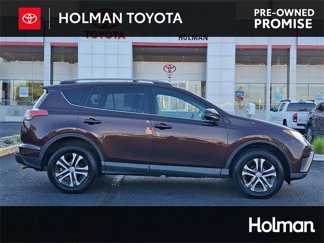 Used 2017 Toyota RAV4 LE image 1