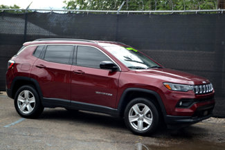Used 2022 Jeep Compass Latitude image 1