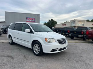 Used 2014 Chrysler Town & Country Touring image 1