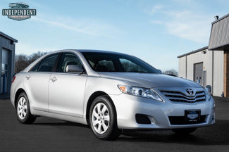 Used 2010 Toyota Camry LE image 1