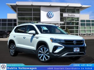 Certified 2022 Volkswagen Taos SE w/ IQ.Drive SE Package image 1