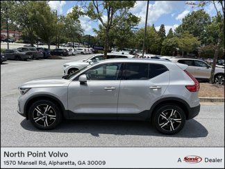 Certified 2025 Volvo XC40 B5 Core image 1
