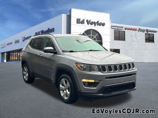 Used 2019 Jeep Compass Latitude image 1
