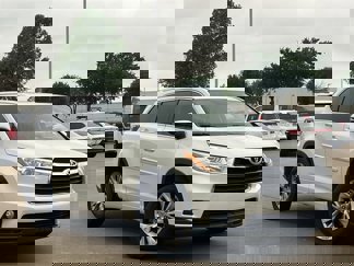 Used 2014 Toyota Highlander XLE image 1