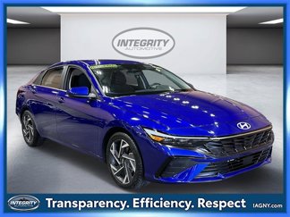 Used 2025 Hyundai Elantra SEL w/ Cargo Package image 1