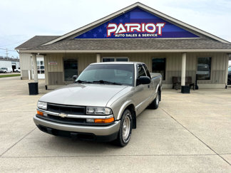 Used 1999 Chevrolet S10 Pickup LS w/ Preferred Equipment Group image 1