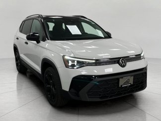 New 2025 Volkswagen Taos SE image 1