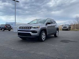 Used 2023 Jeep Compass Latitude w/ Sun and Sound Group image 1