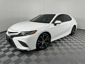 Used 2020 Toyota Camry SE image 1