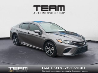 Used 2020 Toyota Camry SE image 1