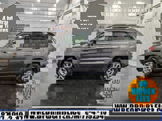 Used 2021 Jeep Grand Cherokee Laredo image 1