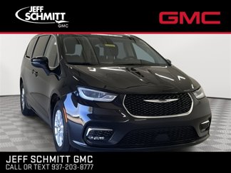 Used 2023 Chrysler Pacifica Touring-L image 1