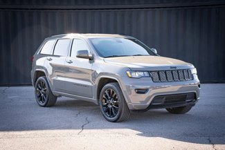 Used 2021 Jeep Grand Cherokee Laredo X image 1