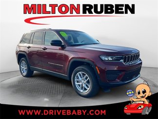 New 2025 Jeep Grand Cherokee Laredo image 1