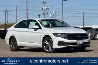 Used 2024 Volkswagen Jetta SE image 1