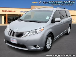 Used 2017 Toyota Sienna XLE image 1