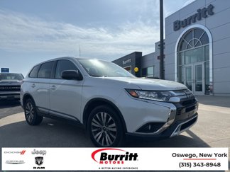 Used 2019 Mitsubishi Outlander ES image 1