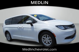 Used 2021 Chrysler Voyager LX image 1