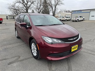 Used 2017 Chrysler Pacifica Touring image 1