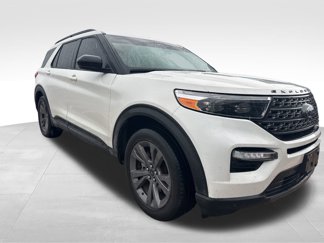 Certified 2022 Ford Explorer XLT w/ Equipment Group 202A image 1