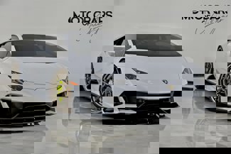 Used 2021 Lamborghini Huracan EVO image 1